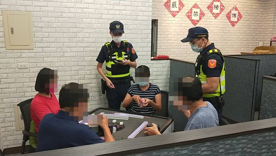 ▲豐原警分局長劉安杰帶隊執行擴大臨檢勤務 (圖/台中豐原分局提供)