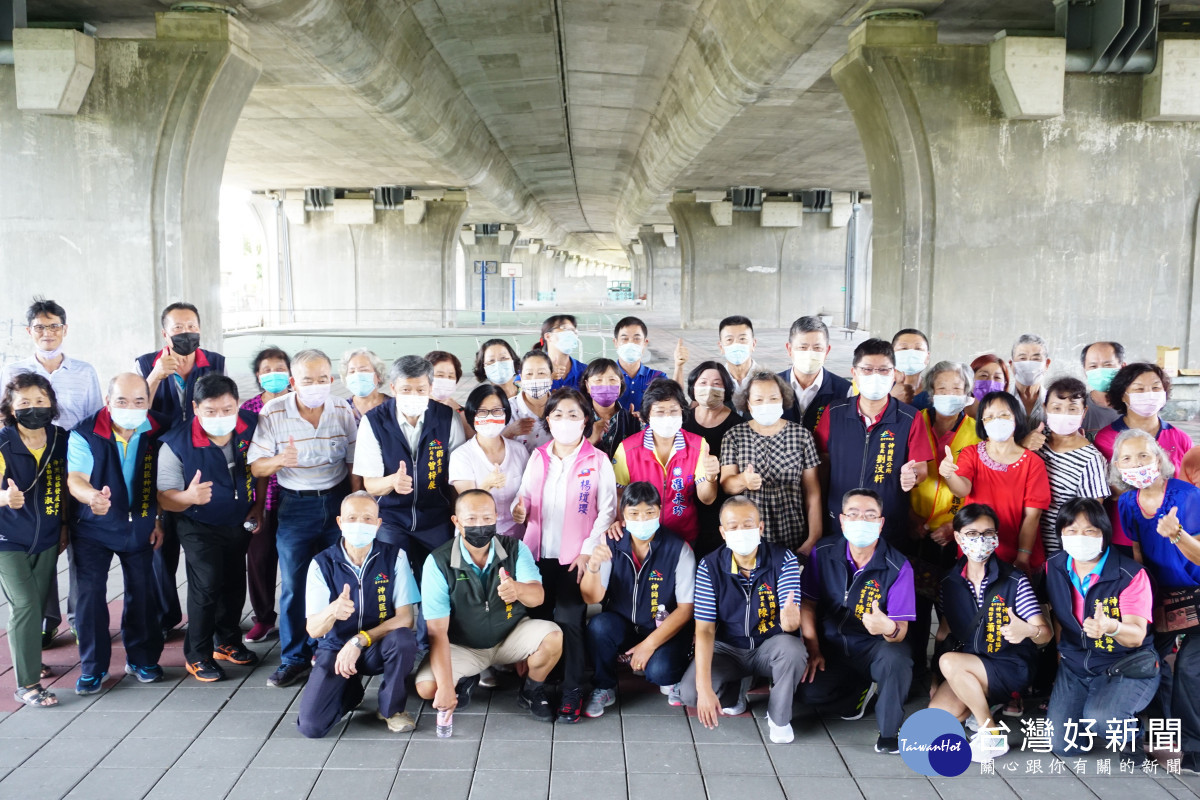 立委楊瓊瓔及市議員羅永珍爭取易地興建神洲里社區活動中心。