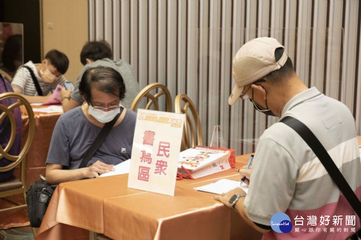 桃園市政府就業職訓服務處積極推動各項就業促進措施，辦理樂齡亮點場徵才活動。<br /><br /> 