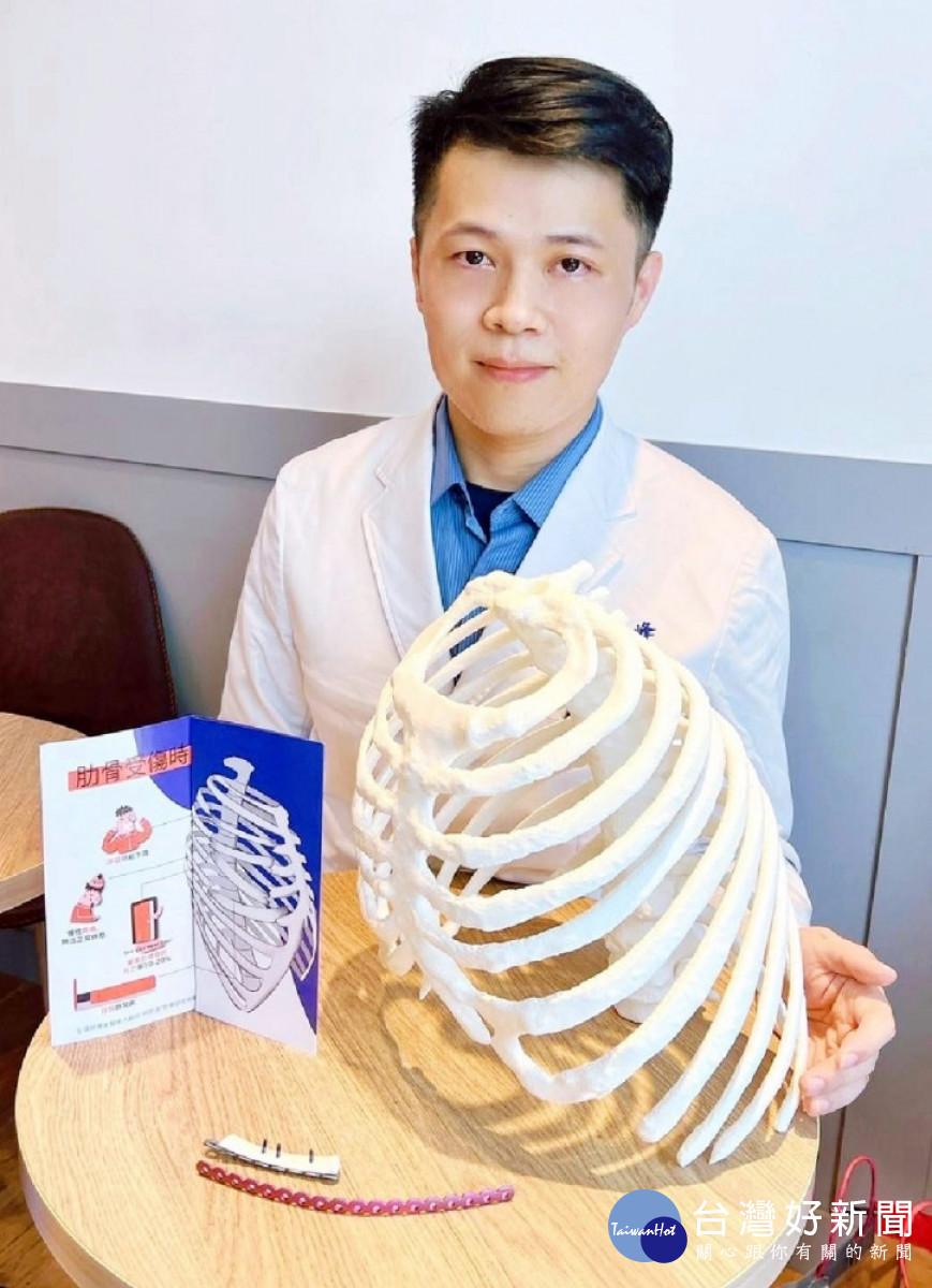 國軍桃園總醫院胸腔外科主治醫師吳孟峰指出,肋骨骨折需依靠專業的醫 療器材與專業做判斷,切忌人云亦云。(圖/記者王丰禾攝)