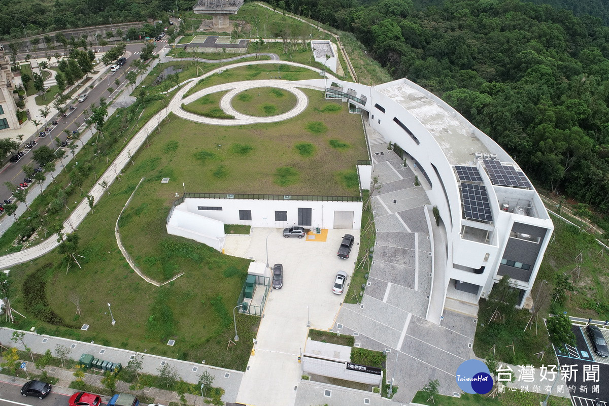 讓世界見證臺灣設計創新能力,文青水園水資源回收中心雙獲德國Red Dot Award(紅點設計) 及Iconic Awards設計獎殊榮。