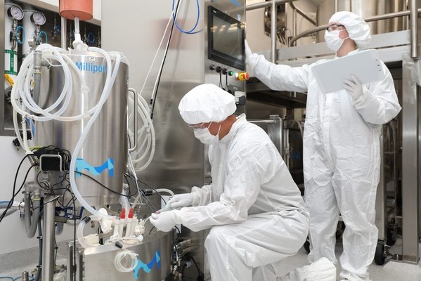 Merck scientists operating a 200 L Mobius&reg; Single-Use Bioreactor using the VirusExpress&reg; 293 Adeno-Associated Virus Production Platform at the company's facility in Carlsbad, California.
