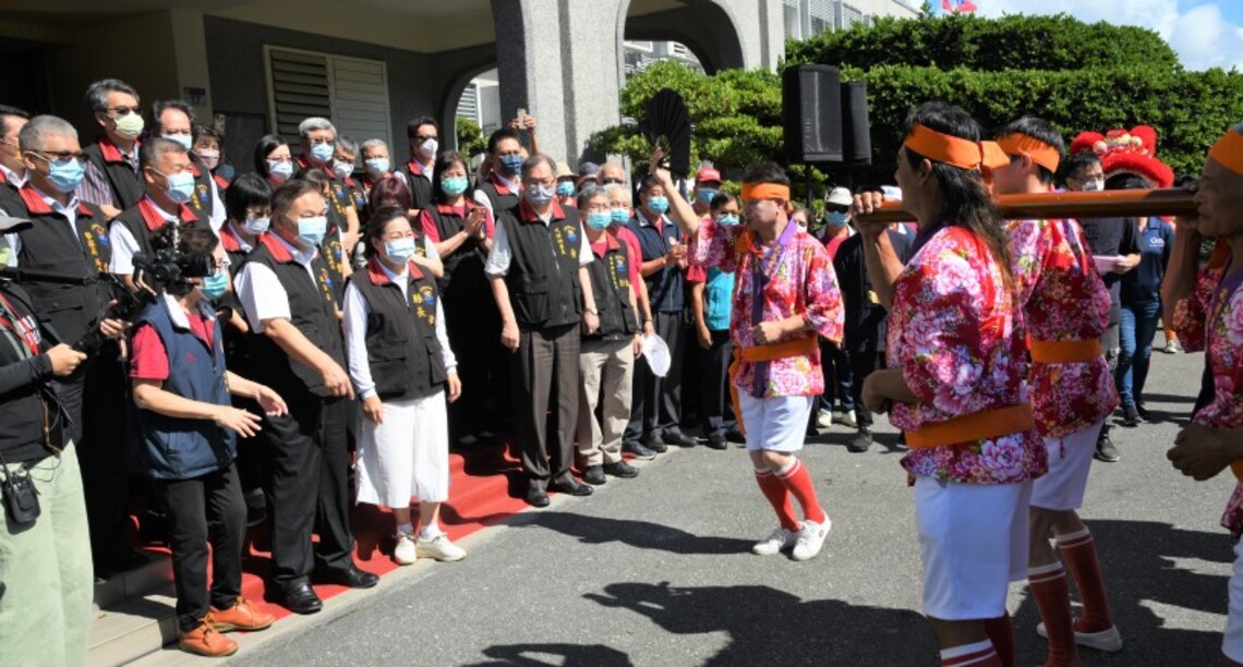 義民爺遶境首日 徐榛蔚率縣府同仁虔誠接駕