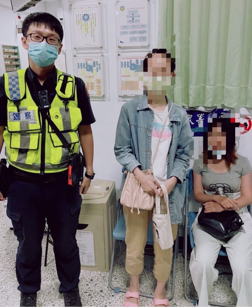 樹林分局山佳派出所警員陳昱豪、黃柏傑協助身障女子返家