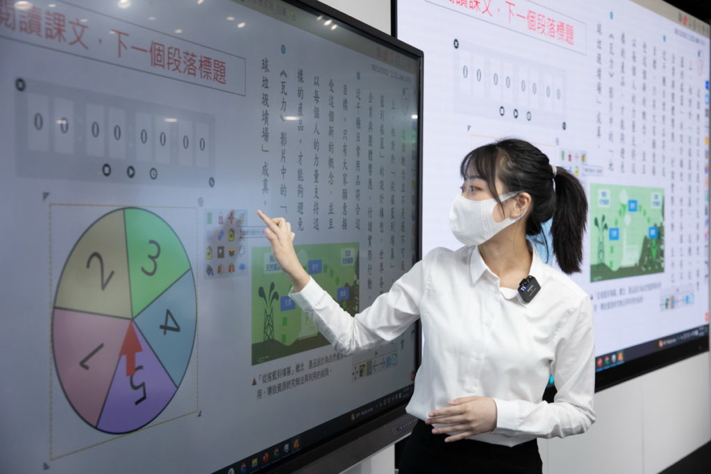 現場演示_參賽學生運用myViewBoard旋轉輪盤功能,讓學生輪流回答問題,提高課堂互動性