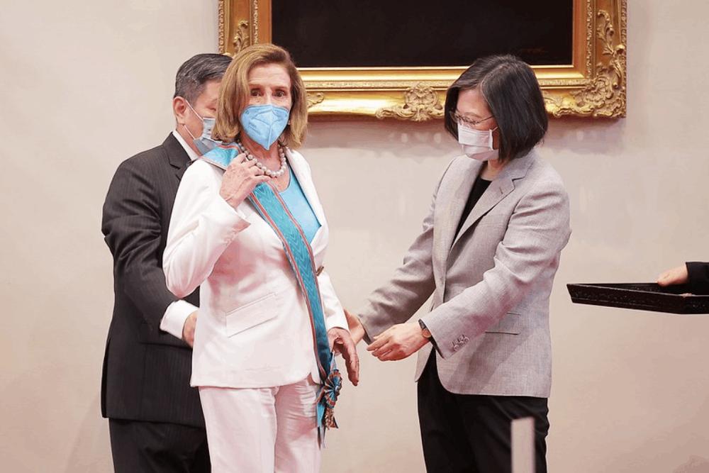 美國國會再度組團訪台 民進黨:以實際行動表達對台灣支持 28 照片來自總統府/總統頒贈美國聯邦眾議院議長裴洛西「特種大綬卿雲勳章」