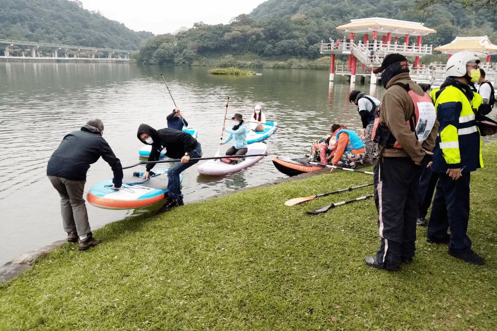 民團揪參加「樂划大湖」SUP獨木舟活動 但提醒划船會罰錢 30 台北市政府工務局公園處照片