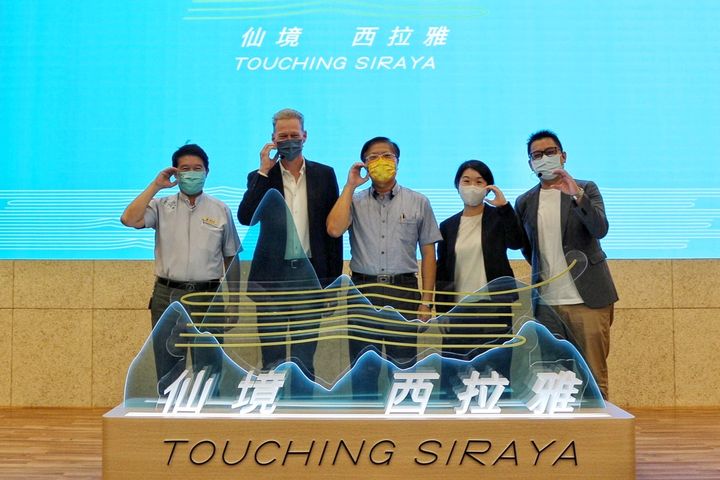 西拉雅風管處徐振能處長(中)邀請三位享譽國際的大師開講,為達到國際級的服務與產品指標提前整備,並與大西拉雅觀光圈盟主陳永成(左1)一同合影。 圖:西拉雅國家風景區管理處/提供