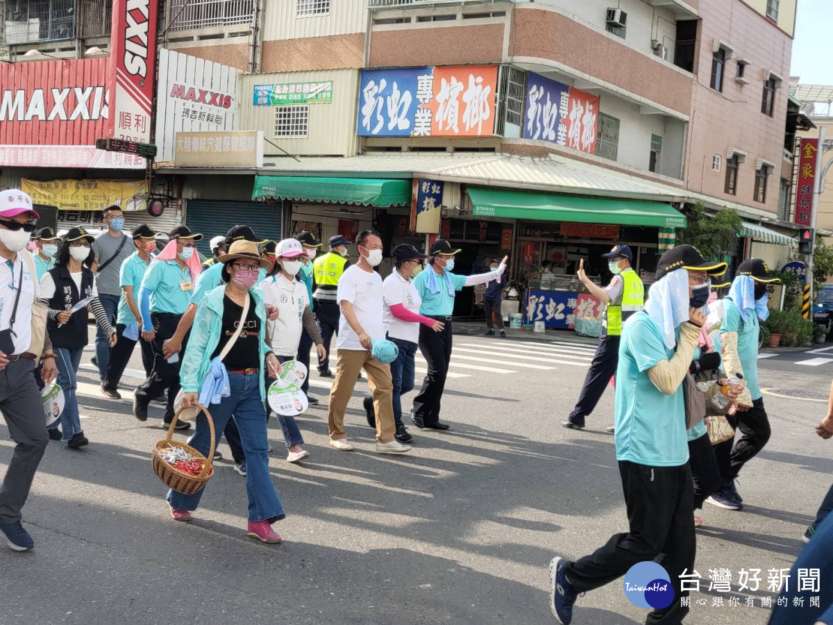 「2022嘉義好神－恭迎大士爺金身創意踩街祈福遶境活動」15日從民雄國中出發，民雄警分局特在各重要路口實施交通管制及疏導／警方提供