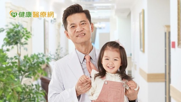▲父母應慎選配方奶粉,注重製程技術、原料產地、認證牧場乳源三要素,寶寶吃的健康 媽媽買的安心。(圖/健康醫療網)