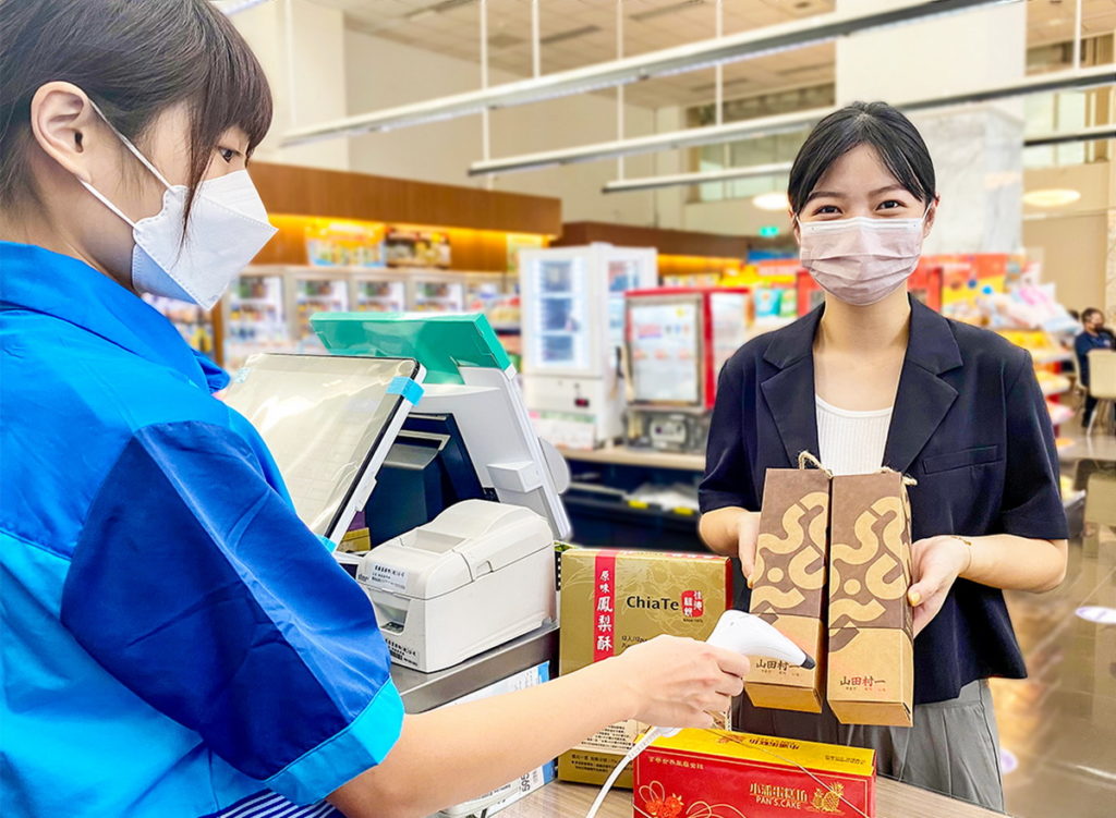 萊爾富即起至9月13日推出9款門市現售月餅禮盒,會員也可以點數加價購方式購買,最低8.5折即可入手。