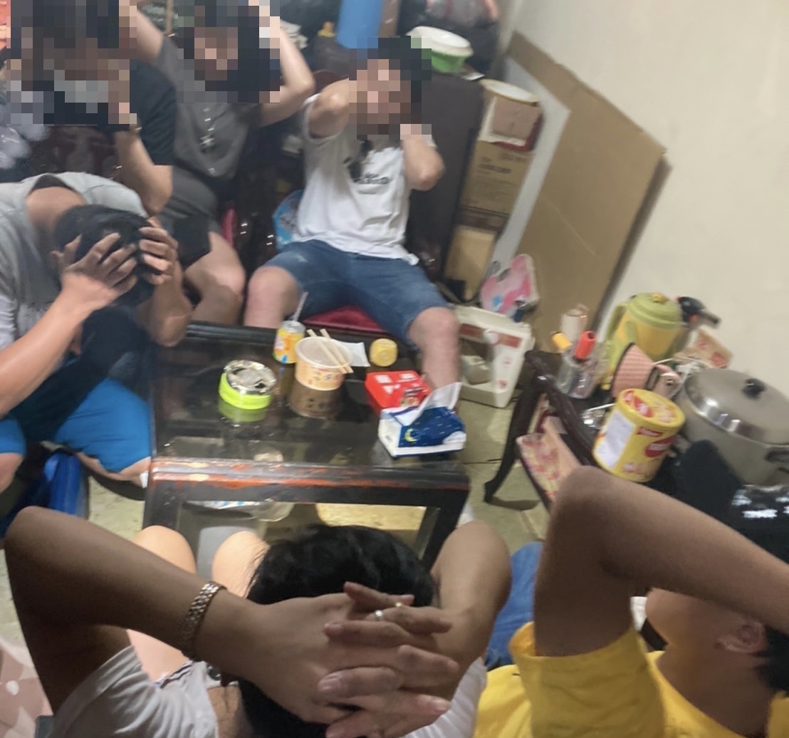 圖片說明:中和警與霹靂警聯手攻堅壓制全場。(記者徐煜勝翻攝)