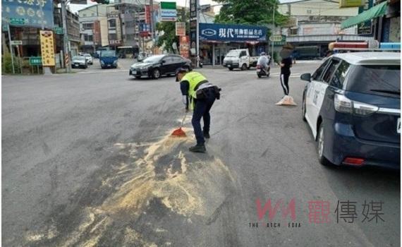 道路障礙狀況多危及人車 虎尾二派出所警急清理排除(3)