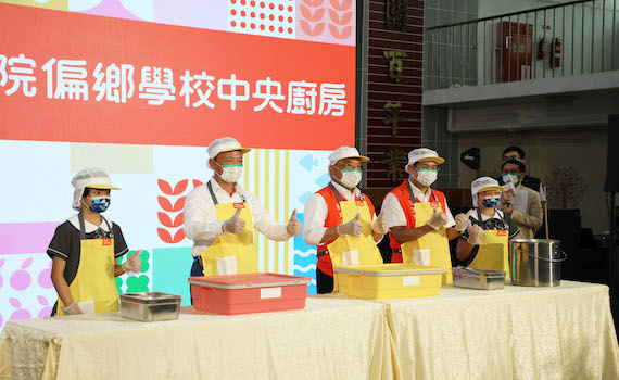 蘇貞昌院長到民和國小訪視 召開學校午餐廚房政策全國記者會