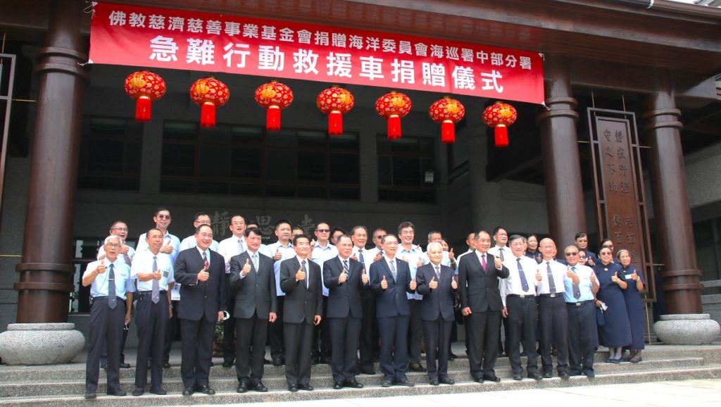 捐贈儀式後大合影。(圖/陳惠玲攝影)