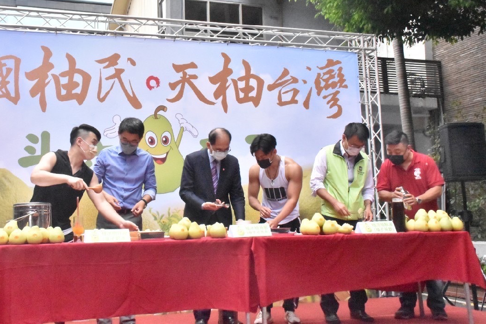 不懼中國打壓 劉建國立院促銷萬斤文旦挺柚農 27 匯流照片221220817A008