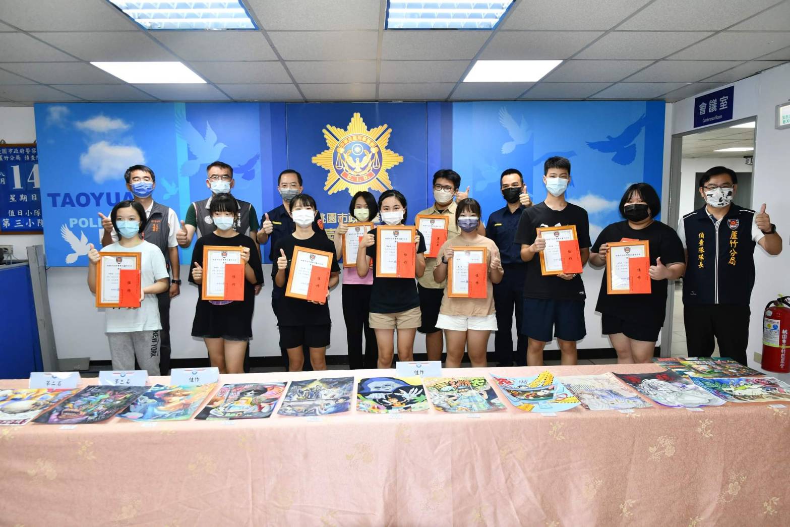 圖片說明:蘆竹分局111年度青春專案繪畫比賽,親少年踴躍參與榮獲佳績。(記者吳萍翻攝)