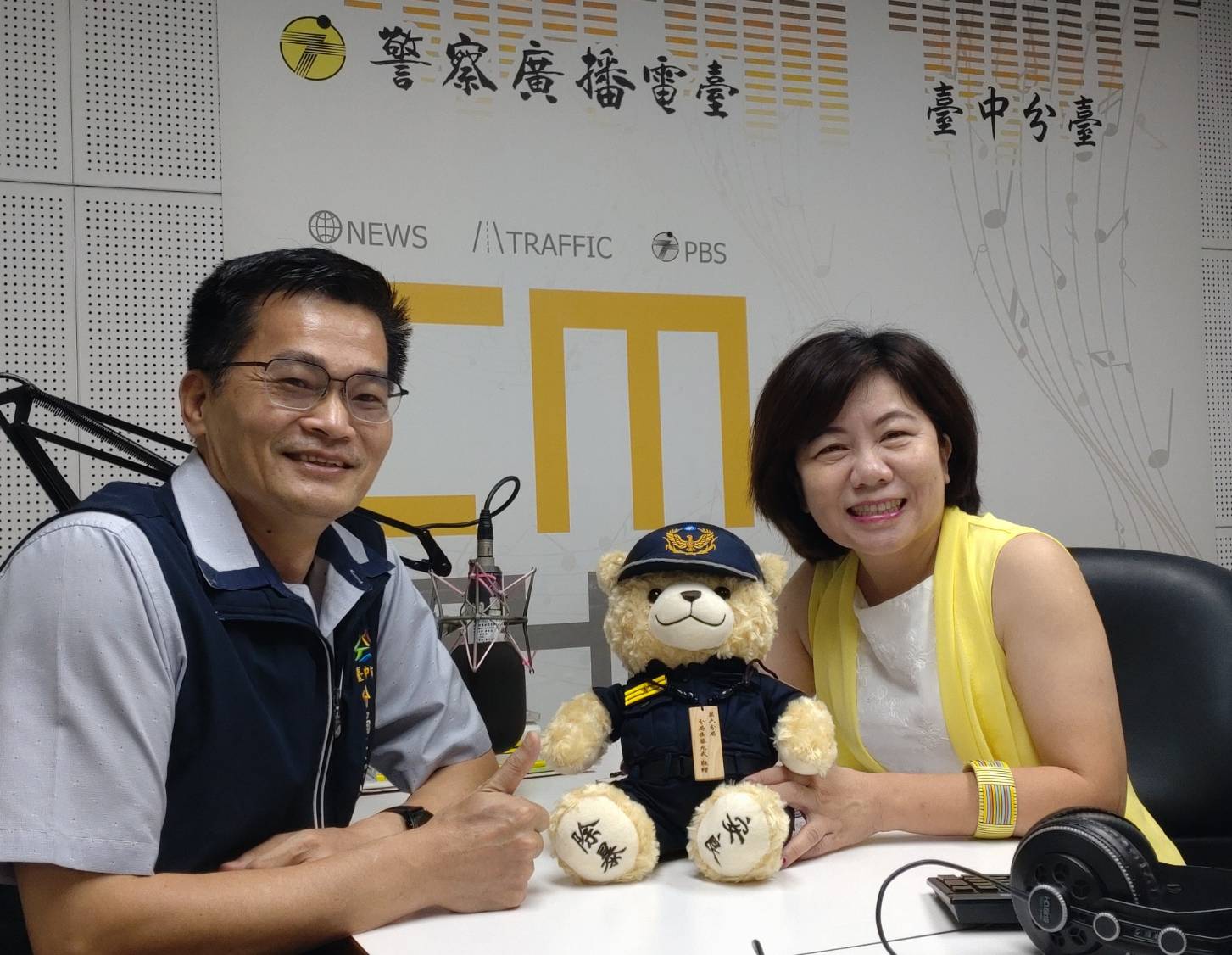 圖片說明:中市警六分局長蔡元戎日前接受警察廣播電臺專訪,提醒青少年暑假騎車出遊的安全要領。(記者謝榮浤翻攝)