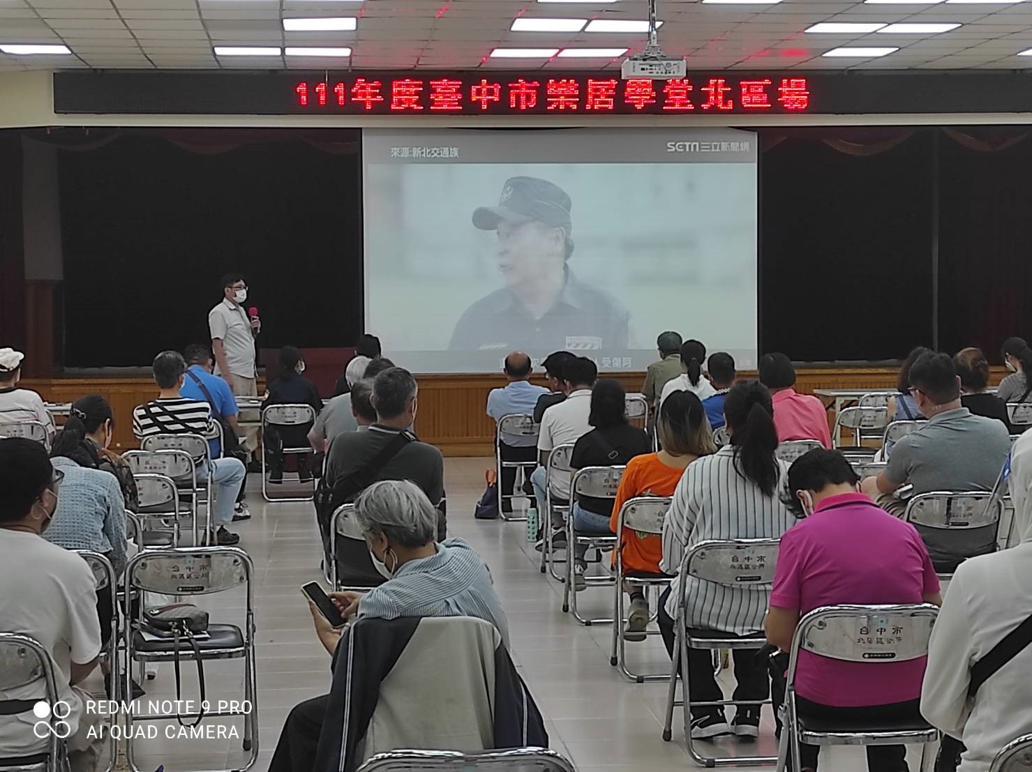 圖片說明:臺中市政府警察局第二分局併同臺中樂居學堂辦理交通宣導。(記者林㤈輝翻攝)