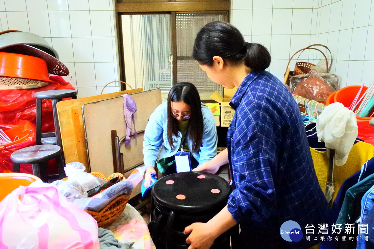 桃園成年禮,帶領高校生走入新屋區長輩家戶協助整理生活空間。