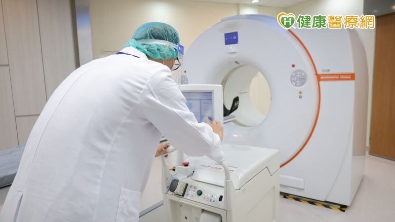 「正子掃描」結合「智慧輸液系統」 提升醫護人員和病患輻射安全