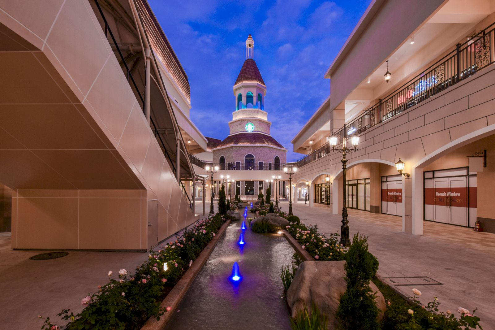 即日起至0827憑麗寶OUTLET MALL，累積消費滿3,000元發票，即可兌換麗寶夏日演唱會門票兩張。