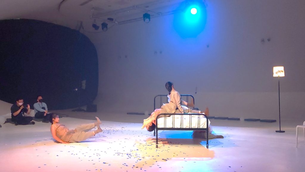 《睡前故事》在歌劇院凸凸廳內精彩片段演出。(圖/陳惠玲攝)