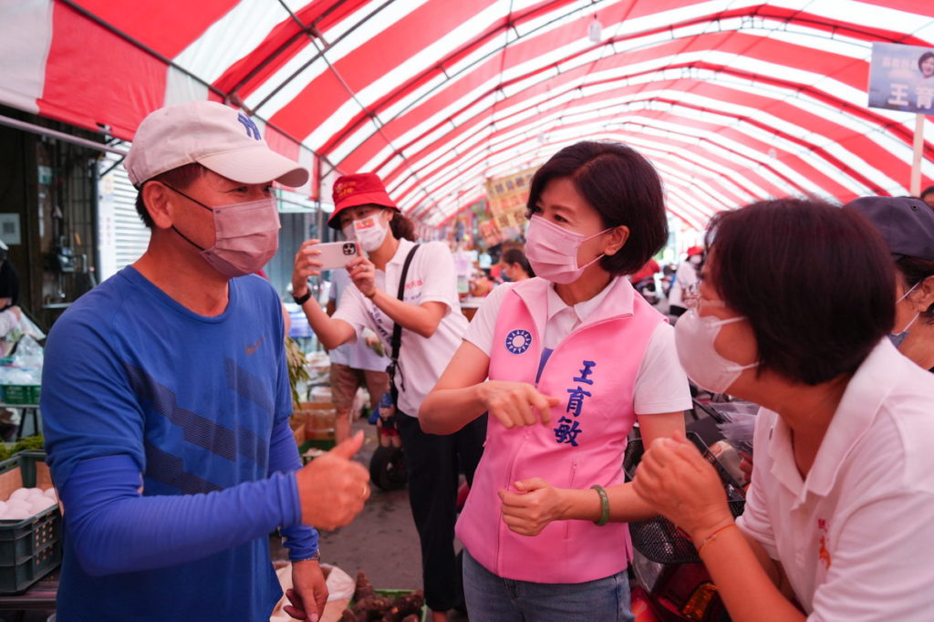 「嘉義縣長參選人王育敏參加大士爺文化祭祈福團拜」