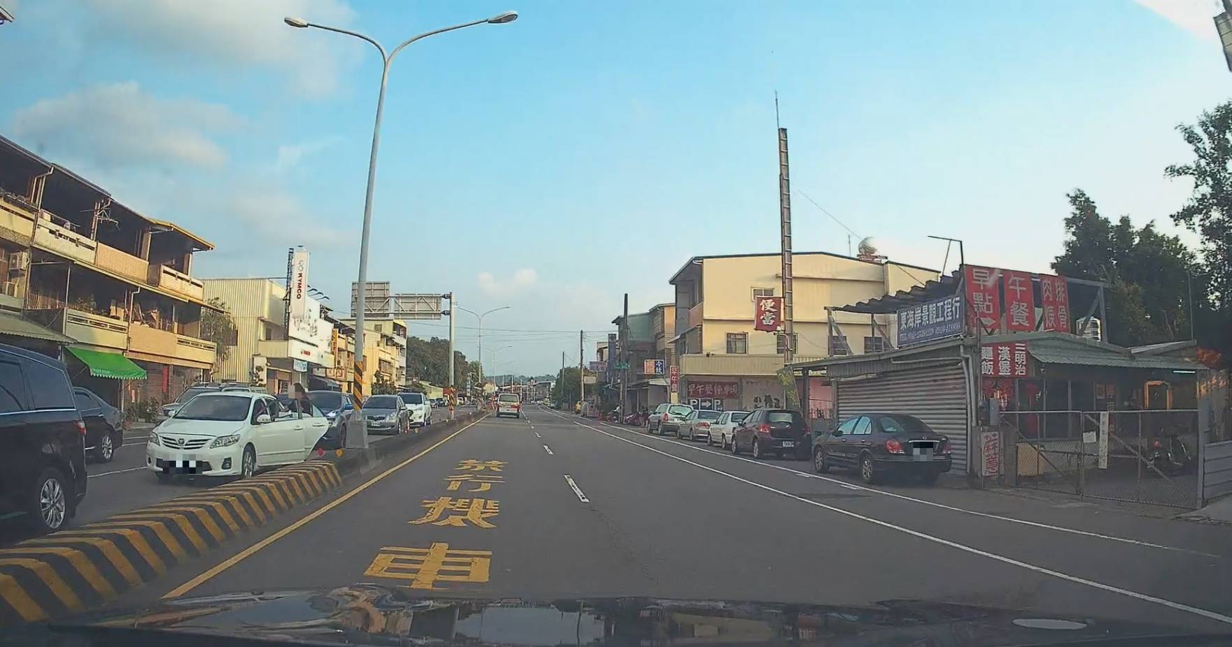 ▲萬豐派出所員警巡邏時,突遇自小客車民眾招手求助 (圖/台中霧峰分局 提供)