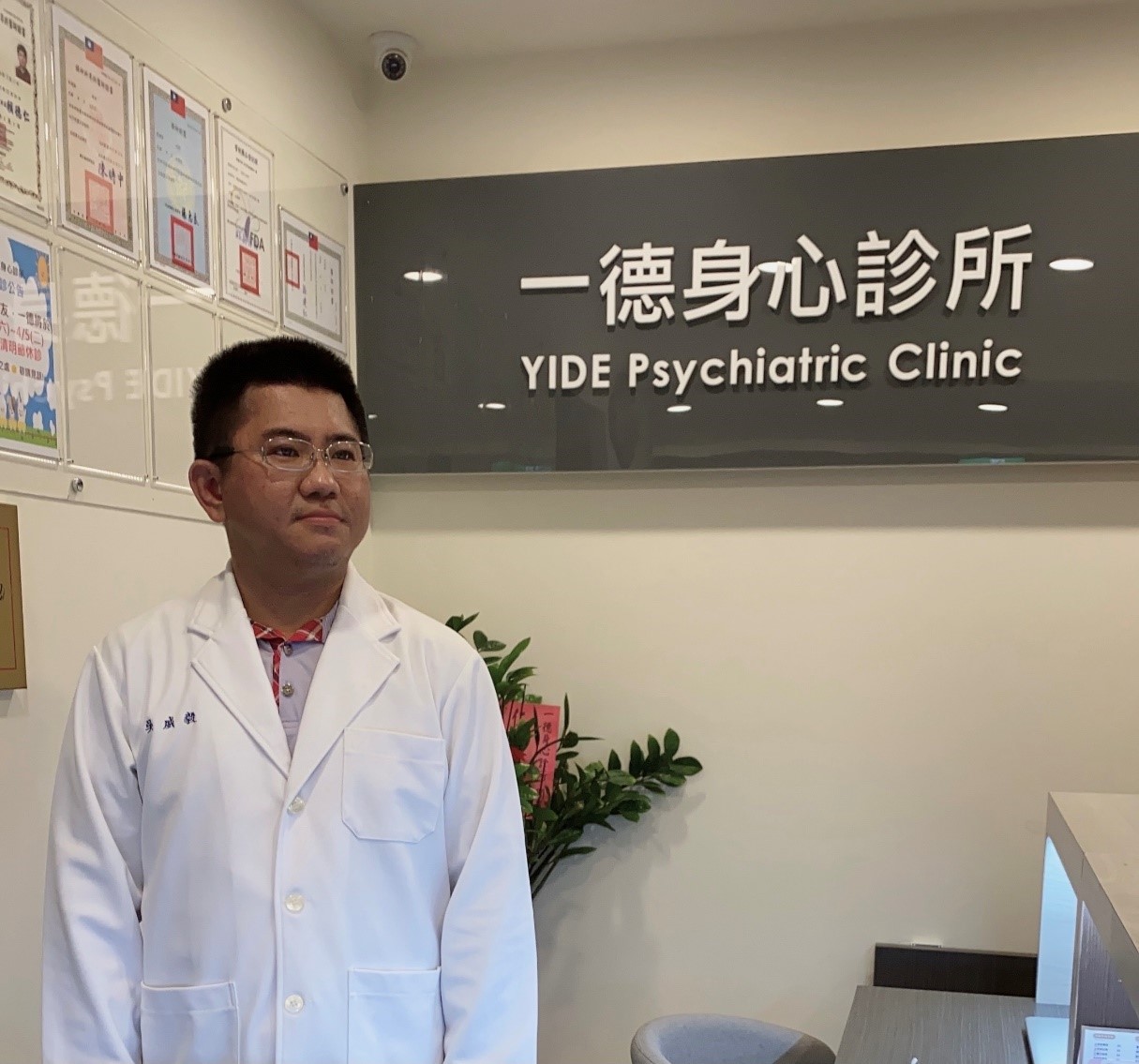 圖片說明:吳威毅醫師近 20年看診經驗,擁有Google Map上五顆星超高人氣評價。(劉正廷攝)