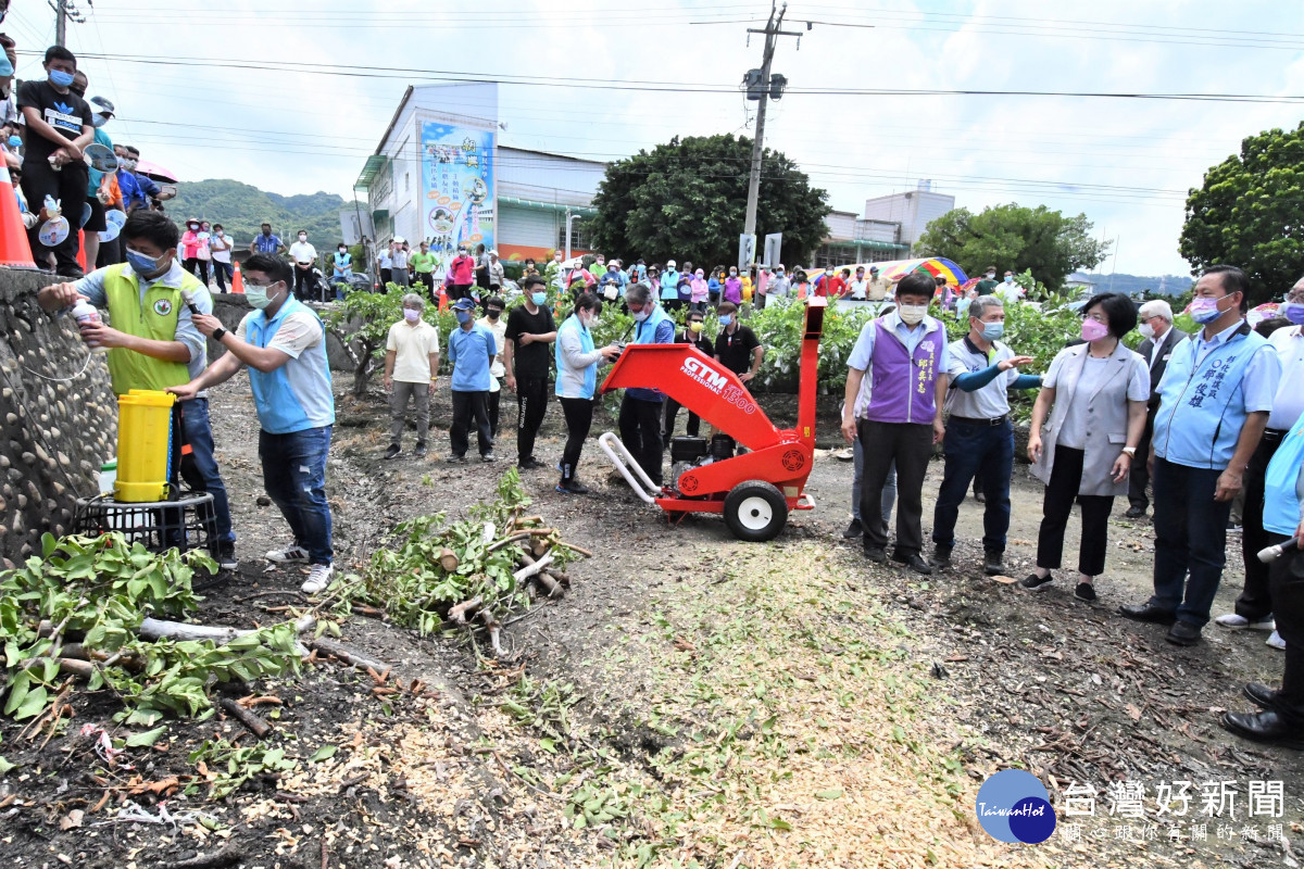番石榴分解菌觀摩。圖/記者鄧富珍攝