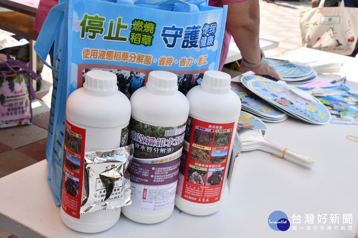 番石榴分解菌觀摩。圖/記者鄧富珍攝