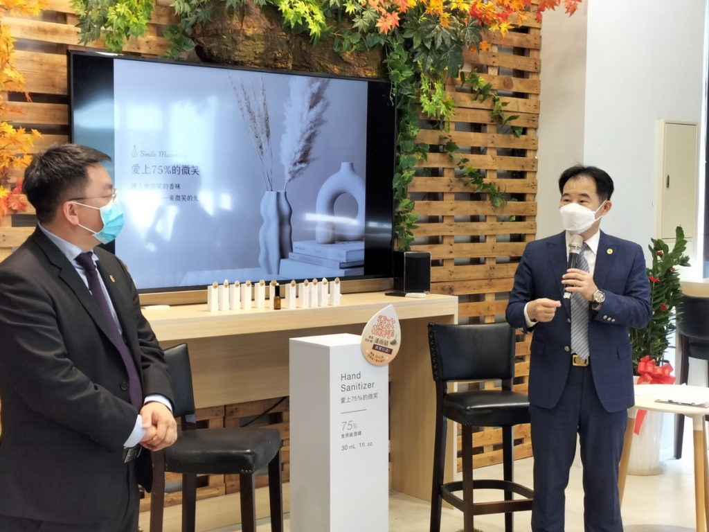 (左):陳冠志世基生醫執行董事 (右):許有杉 新北市藥師公會理事長