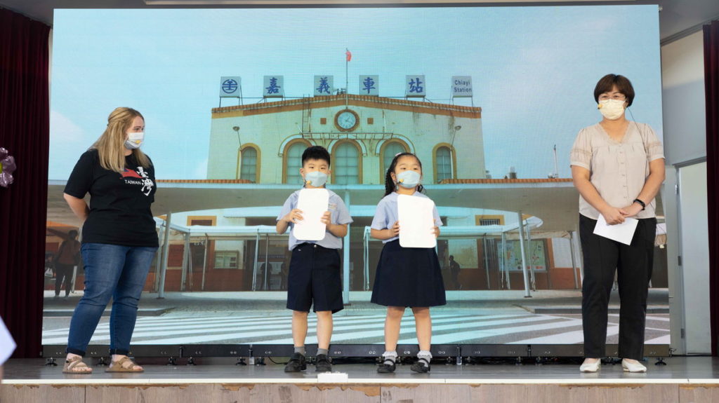 志航國小王瀔丞(Antonio)、王宣蓉(Andrea)情境演出
