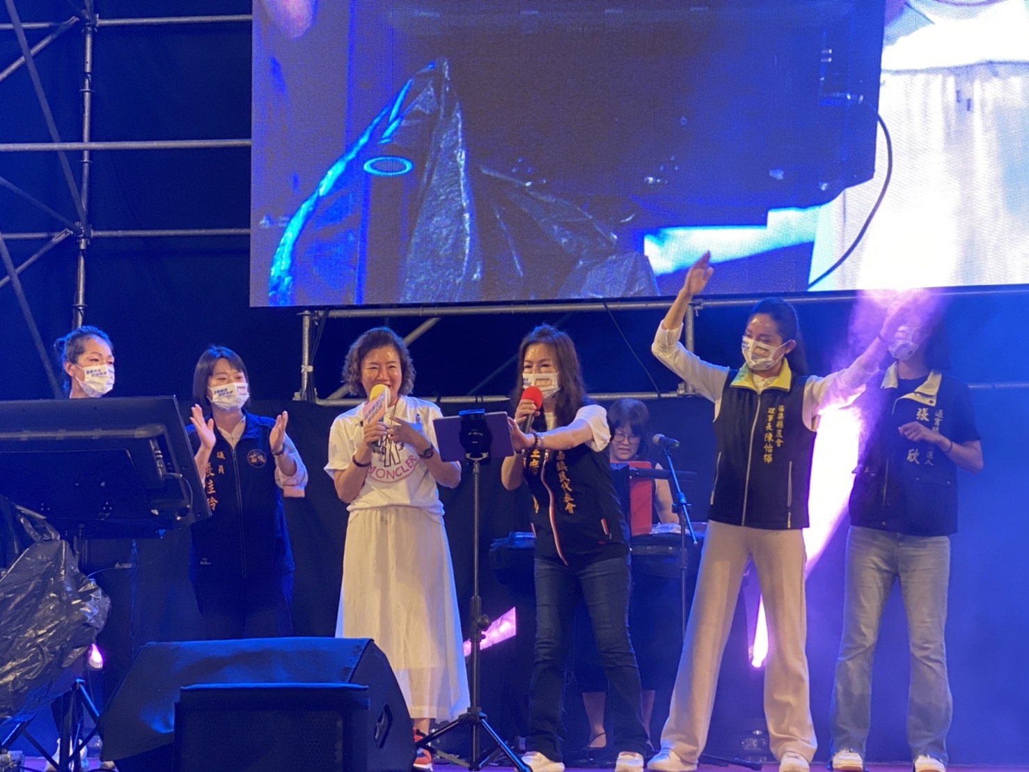 鍾東錦苗栗願景館聯歡晚會近萬人共襄盛舉 徐耀昌夫人現身力挺 64 S 51363843