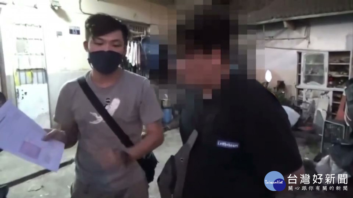 警方前往台中外埔拘提人蛇集團首腦同夥邱嫌到案。