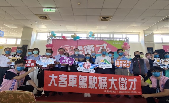 監理所助徵大客車駕駛 首場已百人加入行列