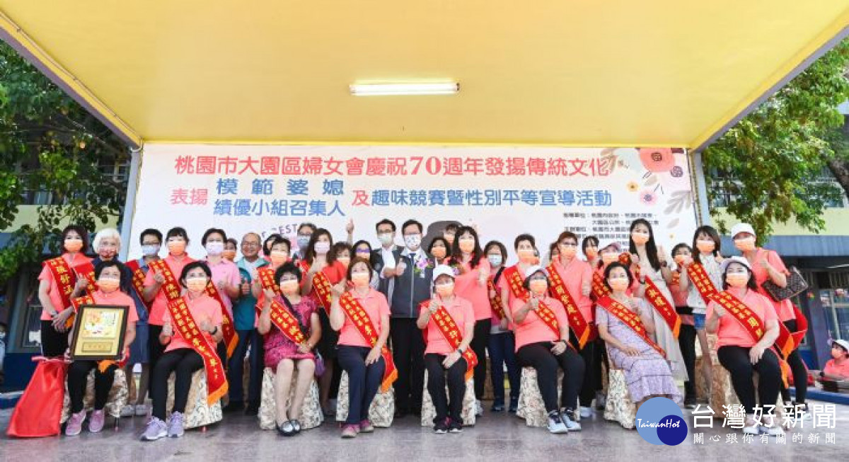 大合影。<br /><br /> <br /><br /> 