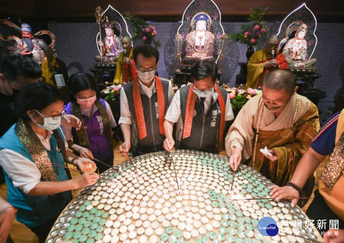 宏願大千世界「無國界祈安超薦報恩法會」點燈祈願儀式。