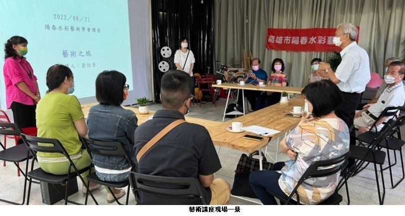 可能是 10 個人和大家站著的圖像