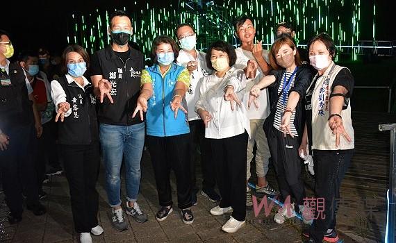 聲光效果變化萬千 嘉市光織影舞震撼登場