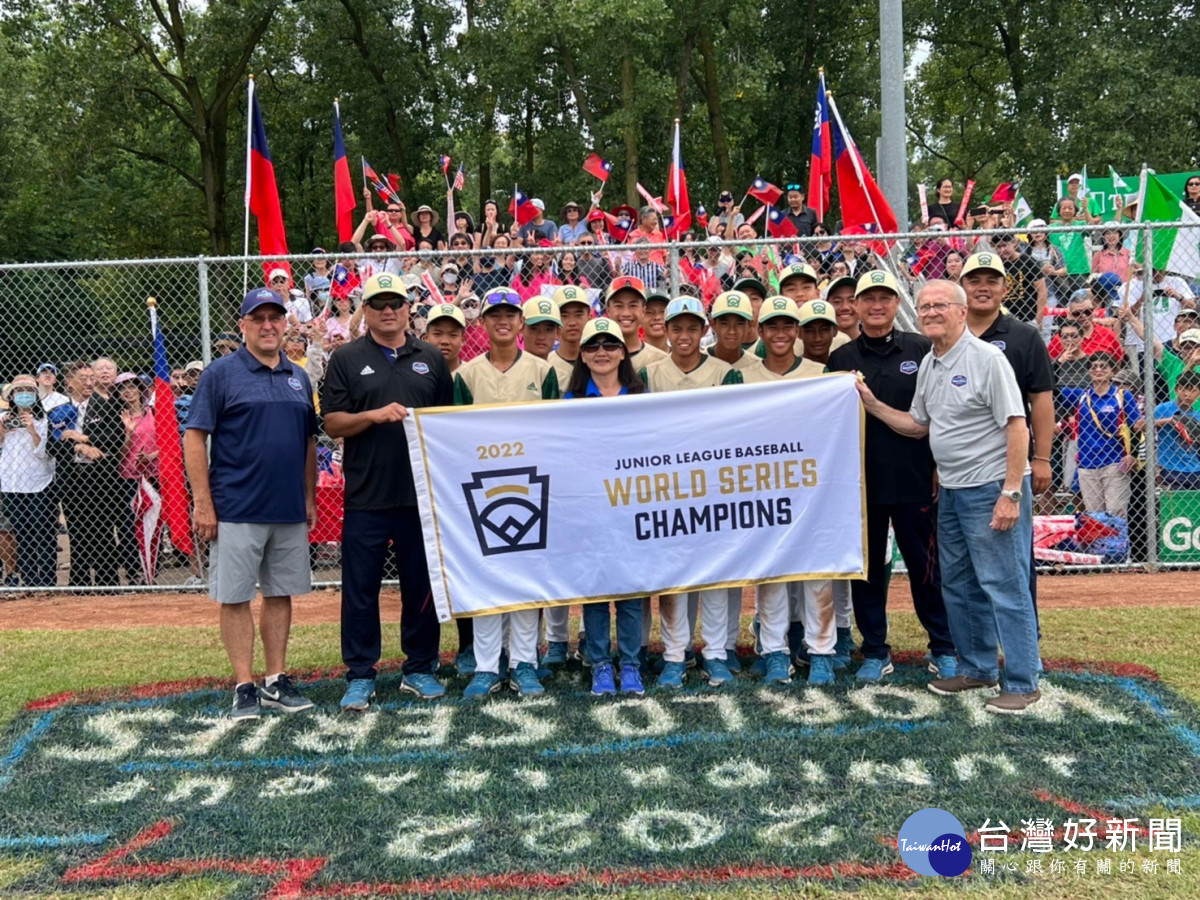 台中市中山國中勇奪LLB次青少棒賽世界冠軍。