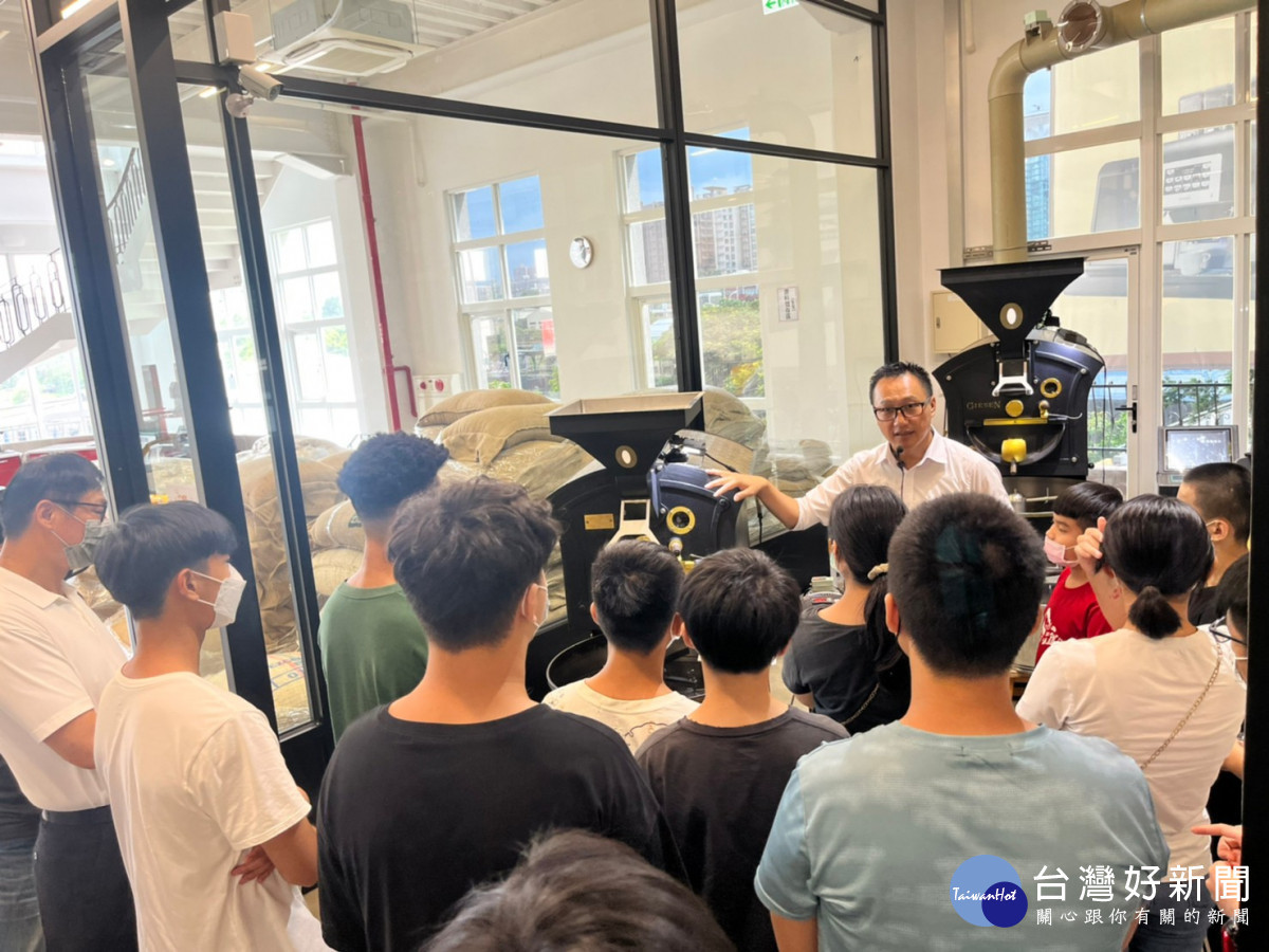 桃竹苗分署與金品食品合作規畫一系列職場體驗及實務課程，帶領年輕朋友認識咖啡產業。