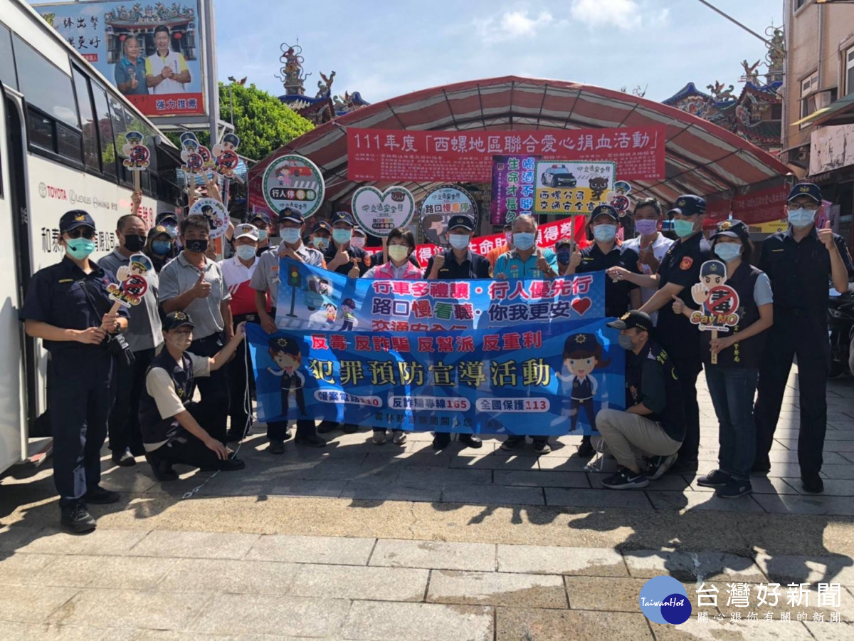 西螺警分局踩街宣導，加強民眾交通安全觀念/李光揚翻攝