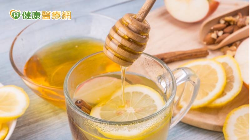 蜂蜜水清涼又消暑! 我買的是蜂蜜還是糖漿?