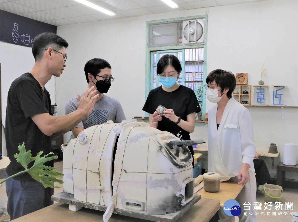 特約藝文工作室職人帶導平時難得一見的工作室,深度感受三鶯工藝生活感十足的藝術力及創造力