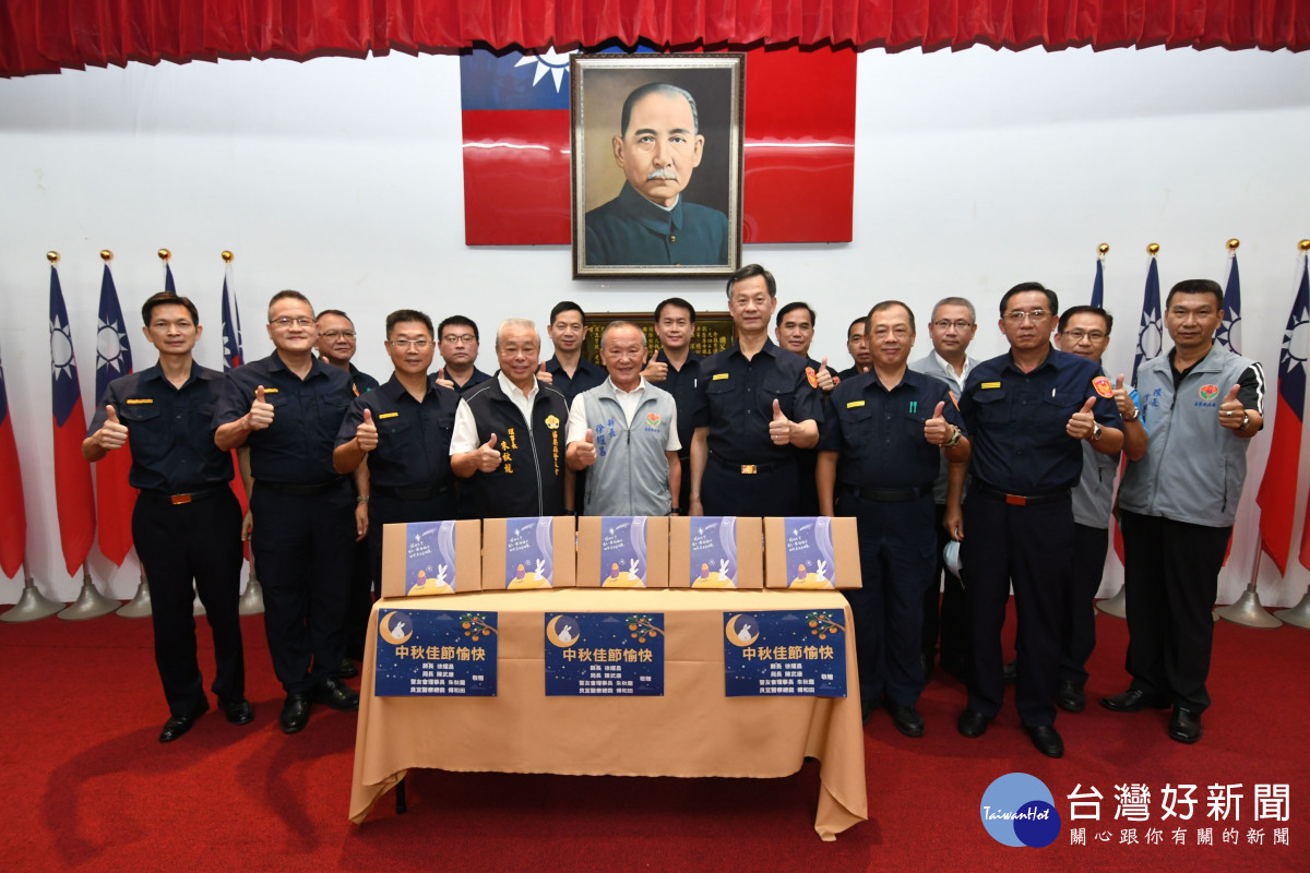 中秋有愛希望相隨　苗警獻愛心購餅慰勞員警