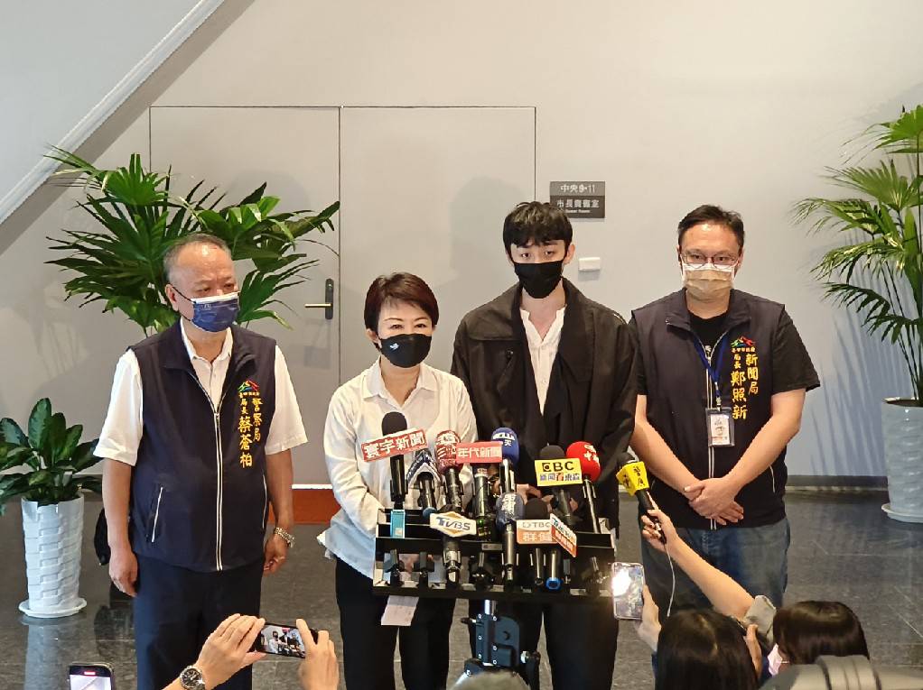 ▲中市警察局邀請反詐騙網紅Bump分享拍攝系列詐騙影片經驗 (圖/台中市警察局 提供)