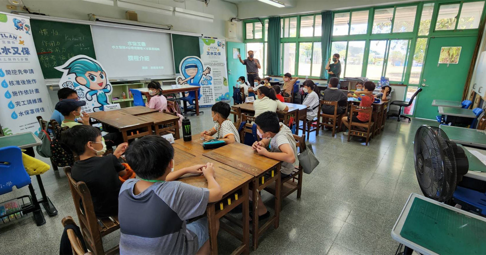 圖:孩子從真實情境中獲取寶貴經驗。( 宜蘭縣政府水利資源處/提供)