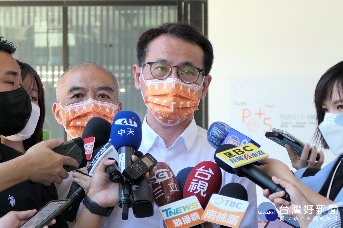 民進黨桃園市長參選人鄭運鵬表示,林智堅選退出桃園市長選舉是選擇厚道的方式自己承受。